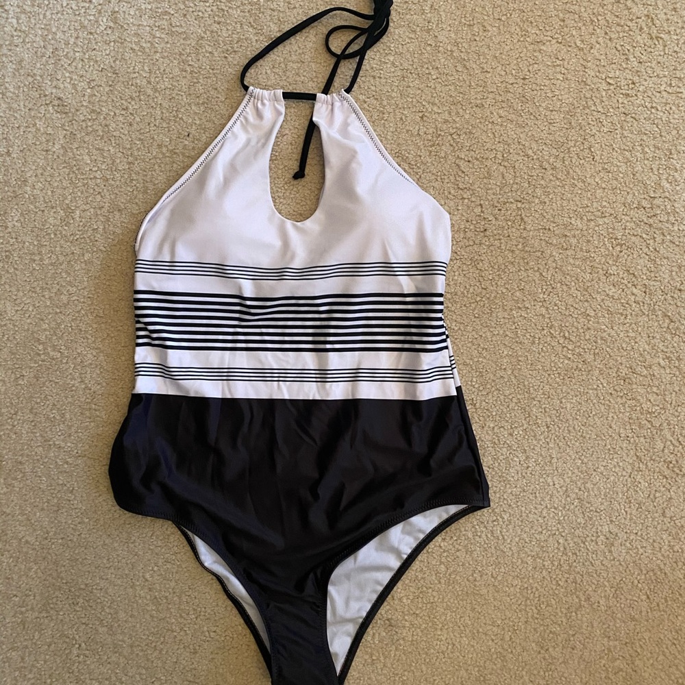 New ladies swimsuit- size large